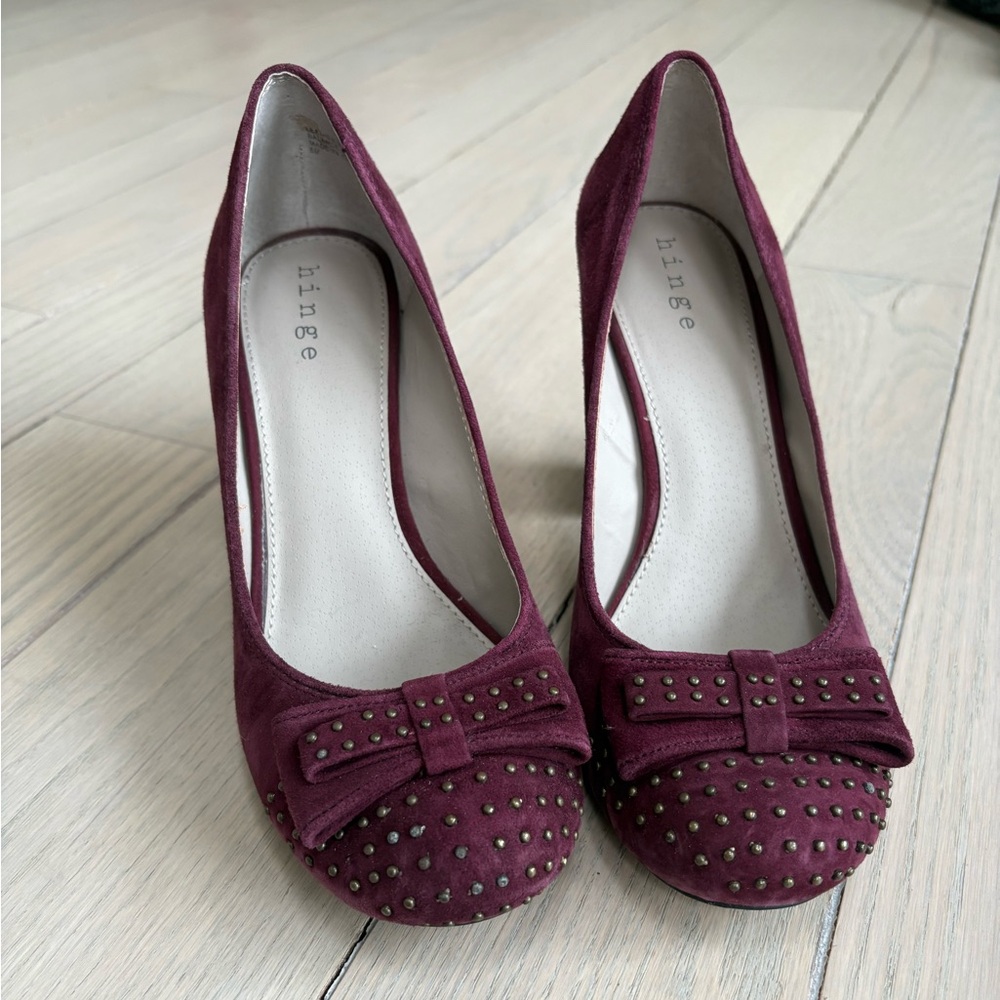 Hinge velvet heels